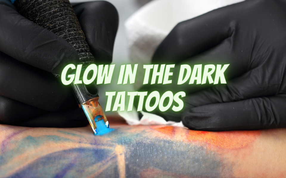 Tatuajes que brillan en la oscuridad.
