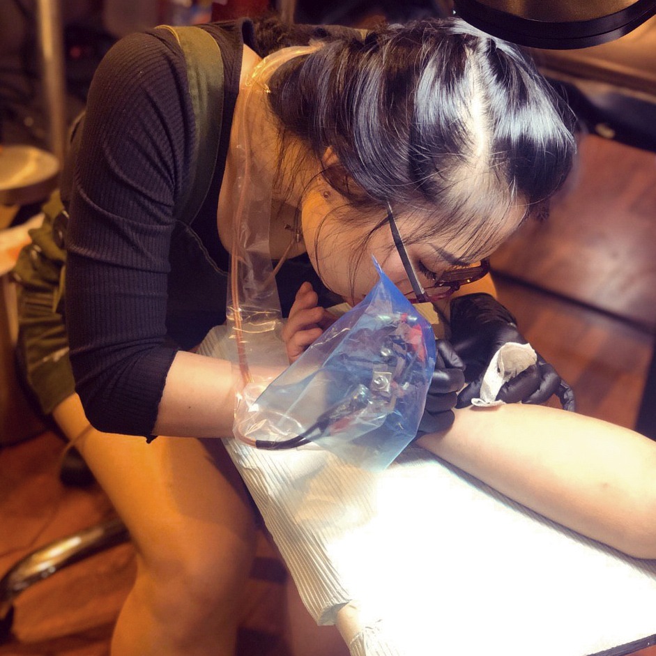Aspiring Tattoo Artist Completes an Apprentice Tattoo Under Supervision