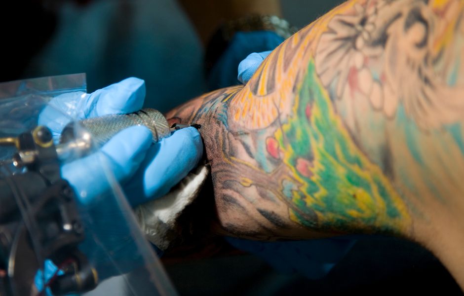 Comience su carrera de tatuaje en Connecticut