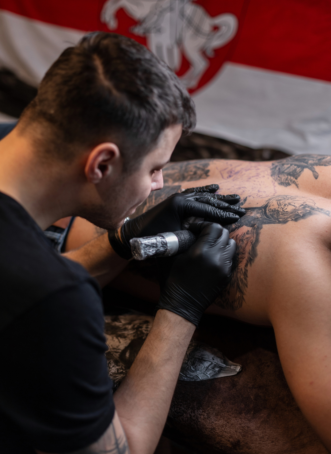 Cómo su título de arte puede conducir a un cambio de carrera exitoso como artista del tatuaje